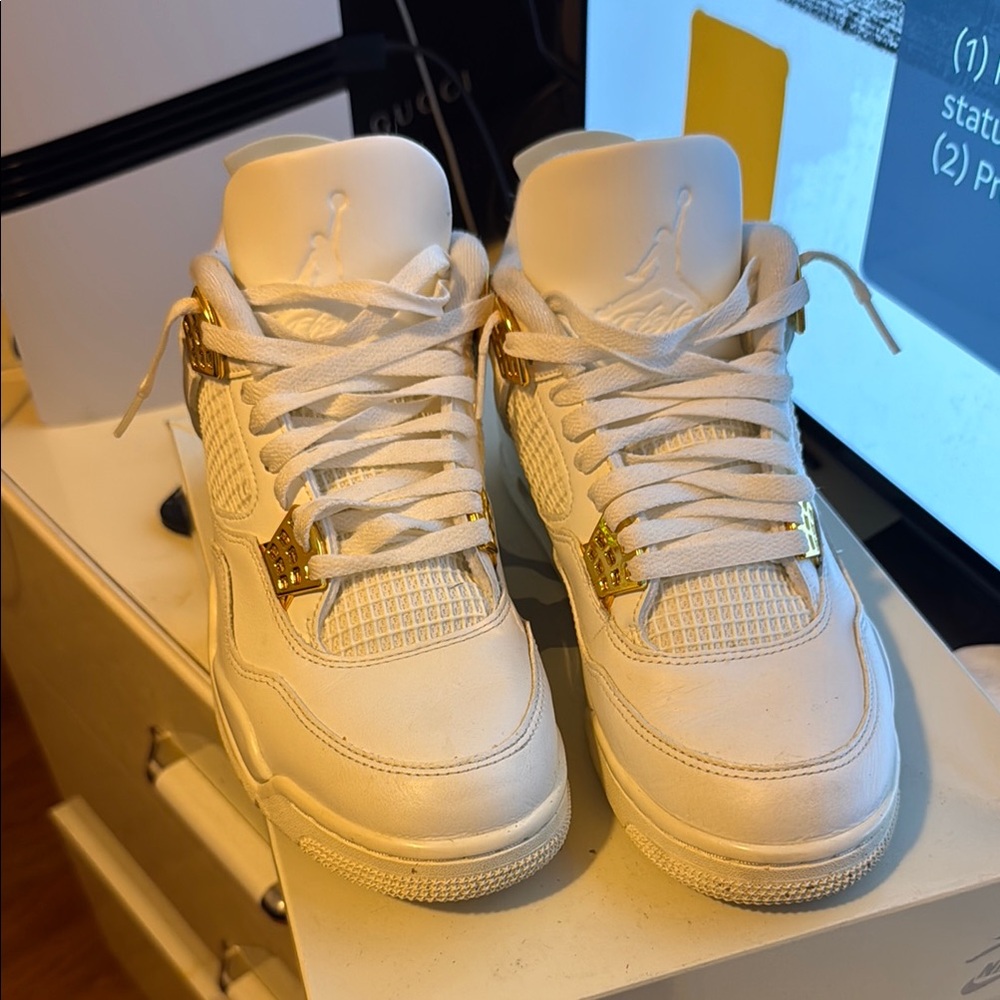 Jordan 4 metallic gold